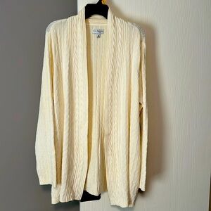 Plus size cardigan. Kim Roger’s Curvy. Size 1X. Ivory.